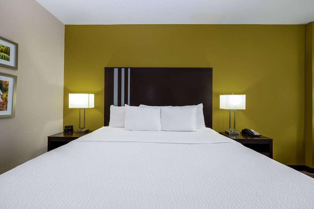 La Quinta By Wyndham Artesia Hotel Room photo