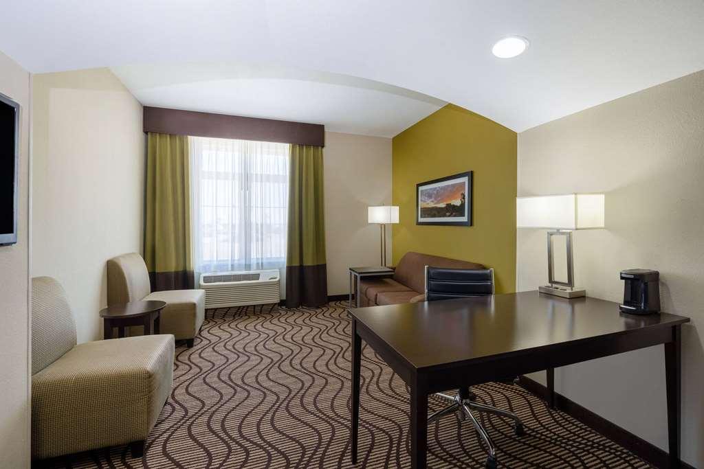 La Quinta By Wyndham Artesia Hotel Room photo